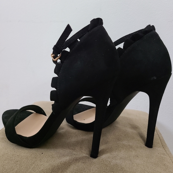 Shoedazzle Alyssa Suede Black Ruffle Heel - Picture 2 of 5